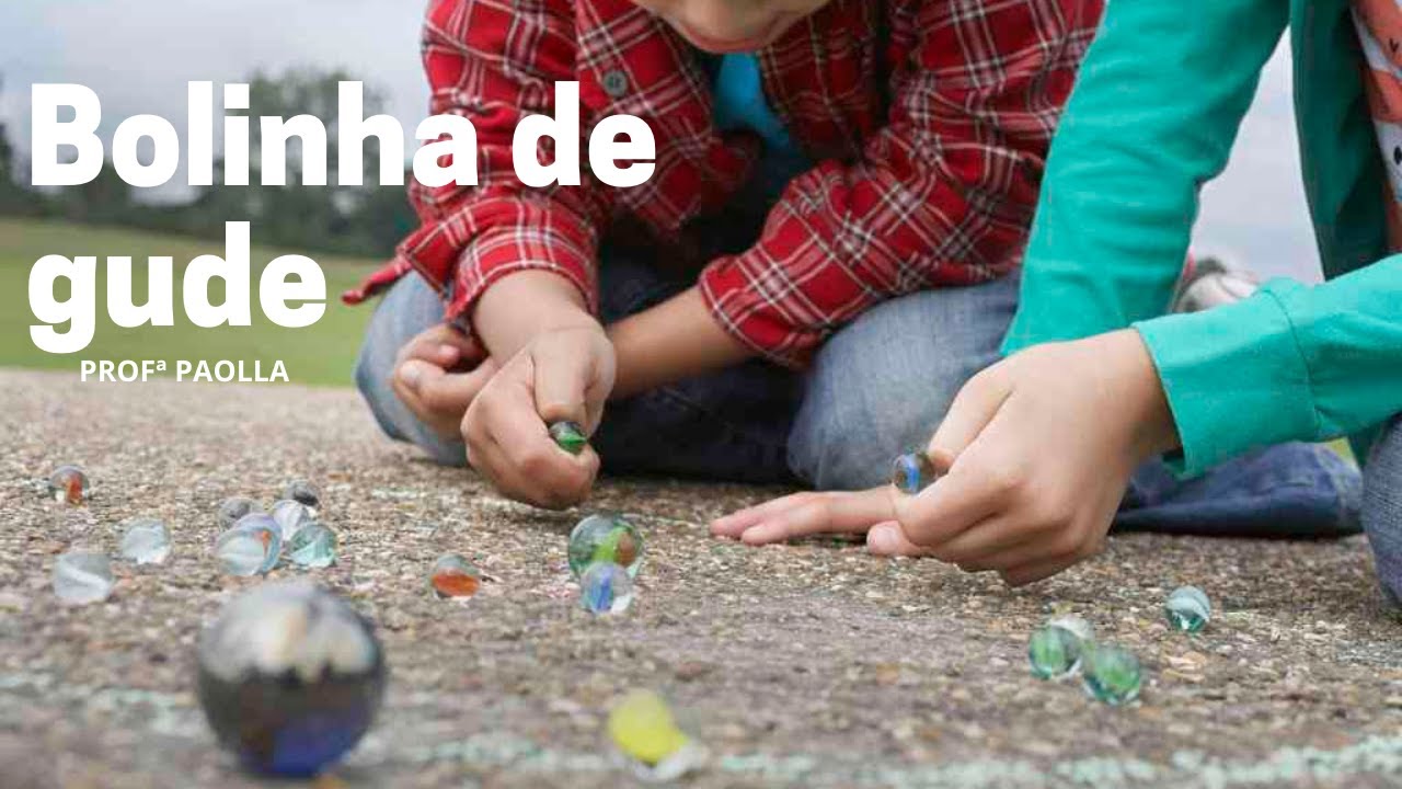 Aprendendo a jogar bolinha de gude mata mata. 