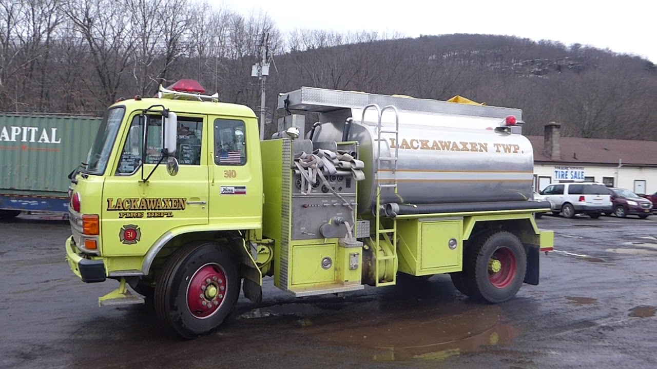 マークリン - ポンピエのトラック - 19034 1989 Hino SG Tri Axle Fire Tank Truck - TRO 0104215 - YouTube