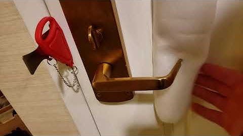 We Hack People - Hotel Security - Improvised lever handle protection