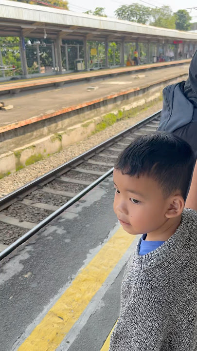 The train that never arrived 🚍🌝 #train #station #trendingshorts