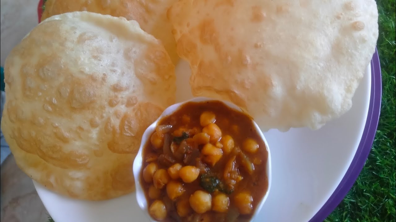 Dhaba Style छोले भटूरे Recipe 😋 | घर पर बनाए Hotel Style Crispy भटूरे & Spicy छोले