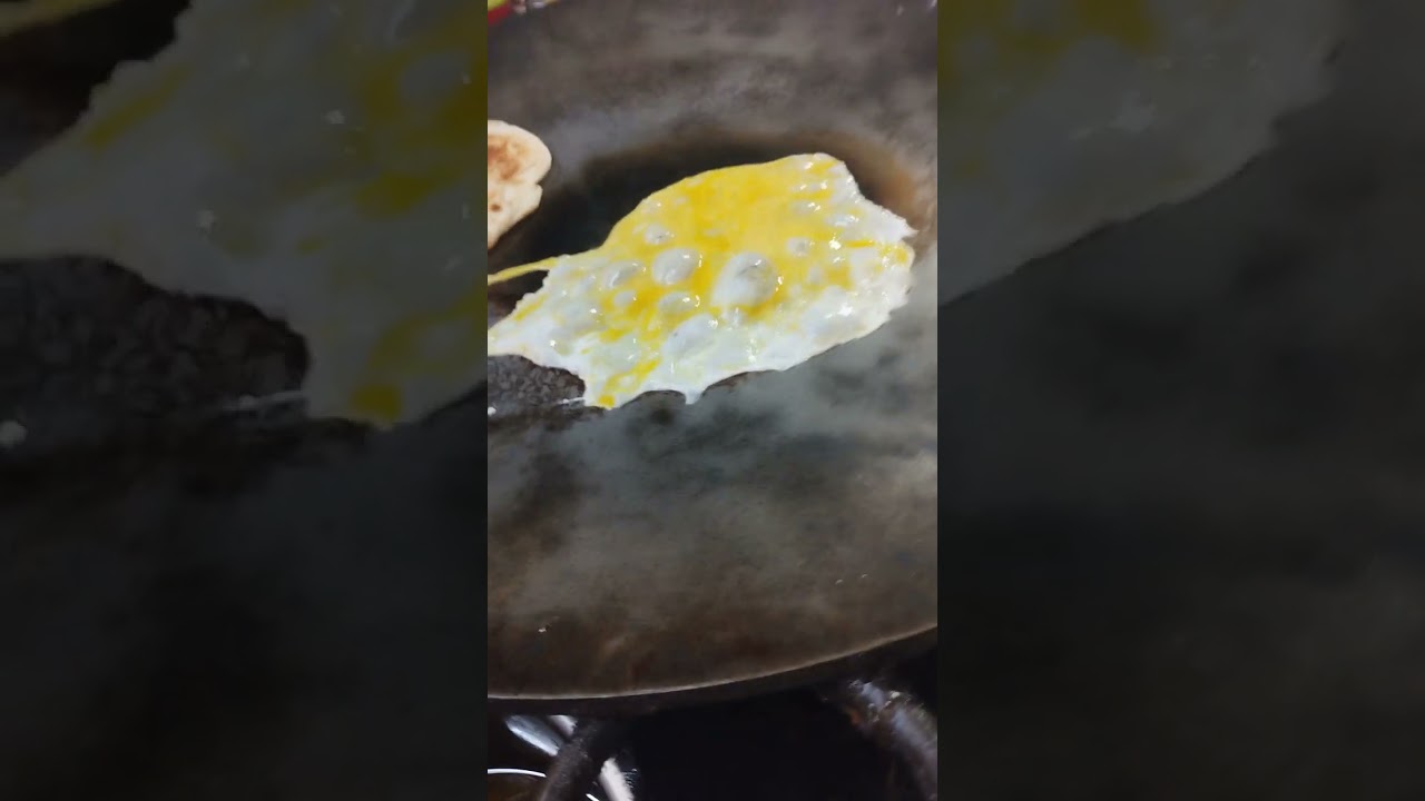 🍳🥘 Sizzling Delight: Making Live Tawa Double Egg Parantha | @TriceOfLife