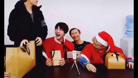 nụ cười mang thương hiệu Jinhit entertainment 😂