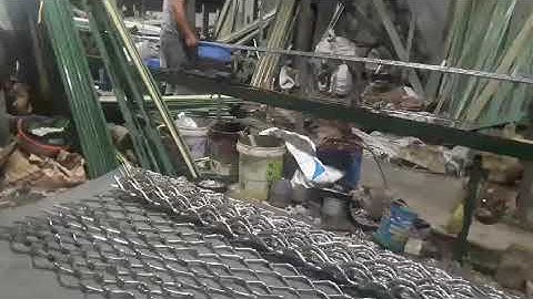 Cửa cuốn lưới song ngang và mắt võng