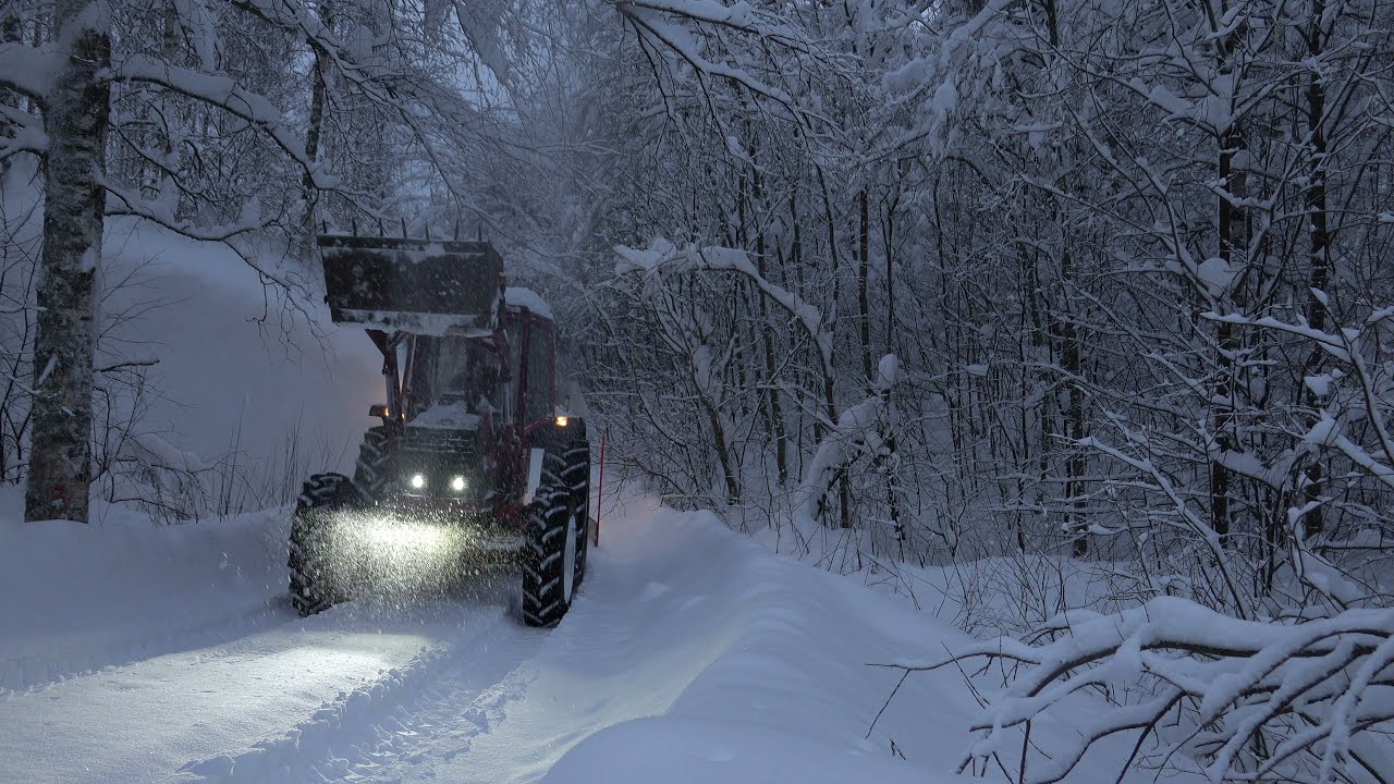 🌨❄  Lumenlinkousta. Valmet 305 & TR 220 🚜 Joensuu, Finland 6.1.2022. 4k video
