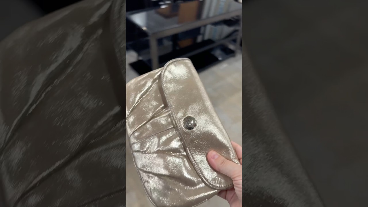 Let's go thrifting wallets! Coach! 