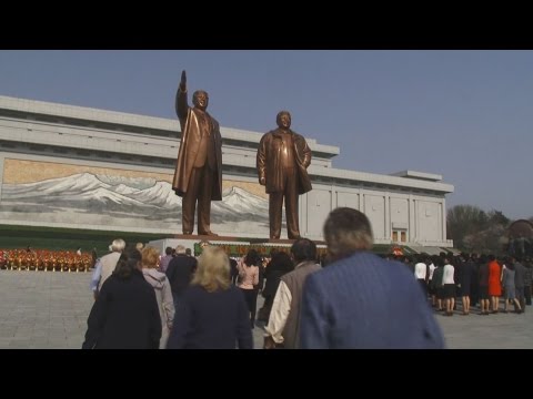 北朝鮮で金日成主席誕生日 平壌市民ら献花 - YouTube