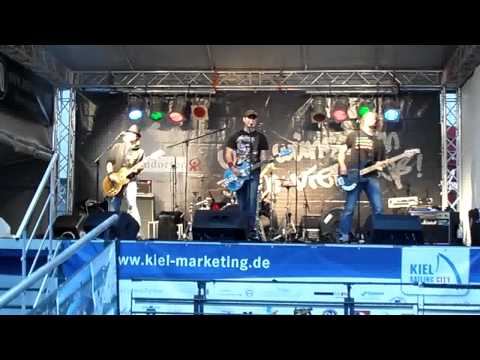 D.E.P. - Du erinnerst mich an Sommer [Live@Bootshafensommer Kiel 12.08.2011]