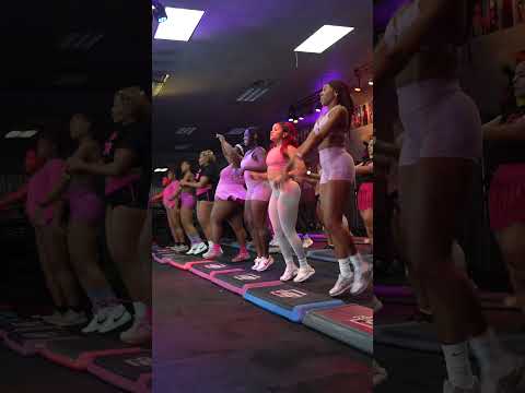 مزاج رائع وردي إنها لطيفة وجميلة للغاية بغض النظر عن حجمها عمل رائع ونتائج رائعة 