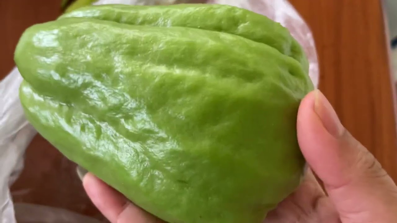 Tropical organic veggies grown in Australia 🇦🇺 - YouTube