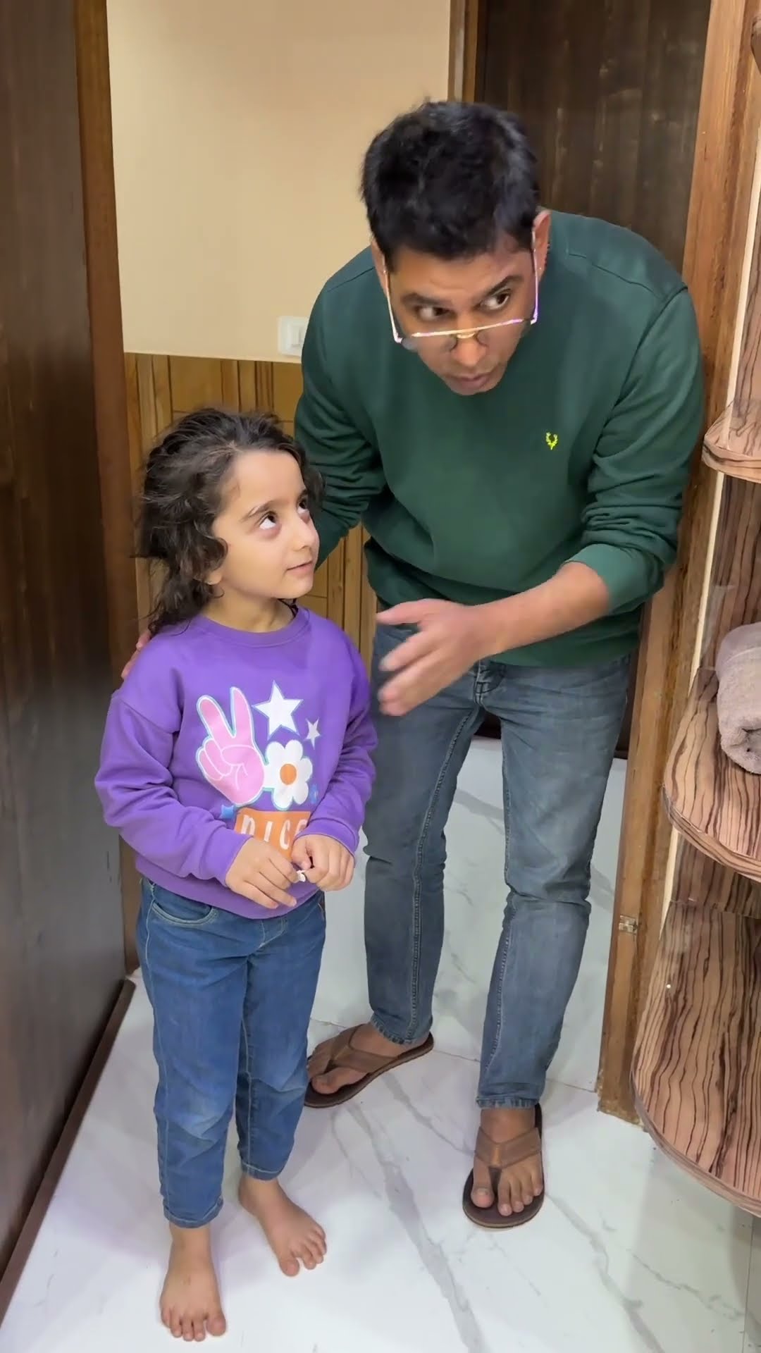 Tinku ke room mai kon baitha hai ???