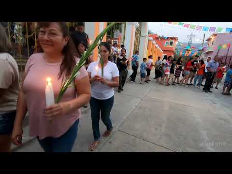 Video: Procesión Anual De Antorchas En Kerch