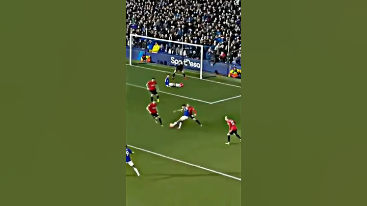 Maguire faz gol contra e comemora 🤯 #shorts