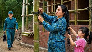 While Elly Was Building Bamboo Scaffolding, the Police Suddenly Arrived—What Will Happen Next?