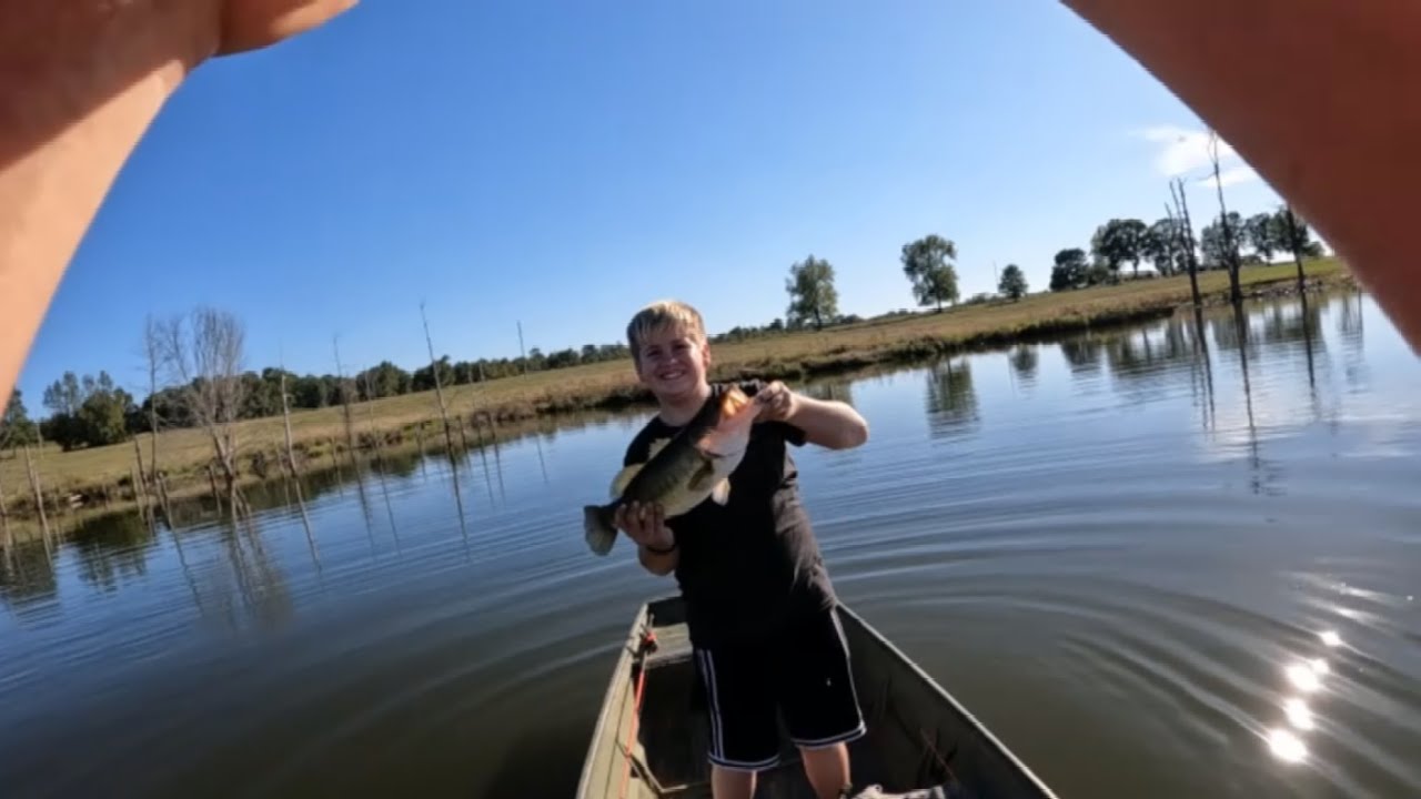 Fishing Big Jigs for BIG BASS!!!! (New PB Caught!)