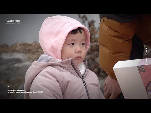 🎅-santa-talking-to-korean-kids-in-english-|-social-experiment