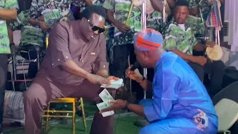 BEAUTIFUL MOMENTS BETWEEN FATHER (KING SAHEED OSUPA) AND SON (ALANI MESSIAH) ON STAGE