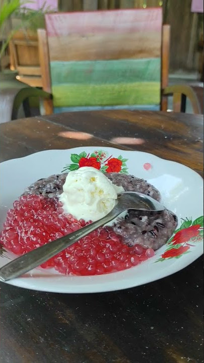 Tempat ngopi dengan nuansa tradisional pedesaan. Kopi story solo