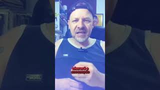 O mito acabou. Sobrou o teatro.