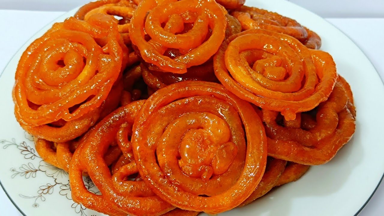 গুড়ের তৈরি জিলাপি। 