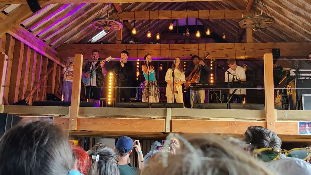 Deep End - Holly Humberstone ft Maisie Peters Flyte JP Saxe Ber Dylan Fraser / Barn on the Farm 2022