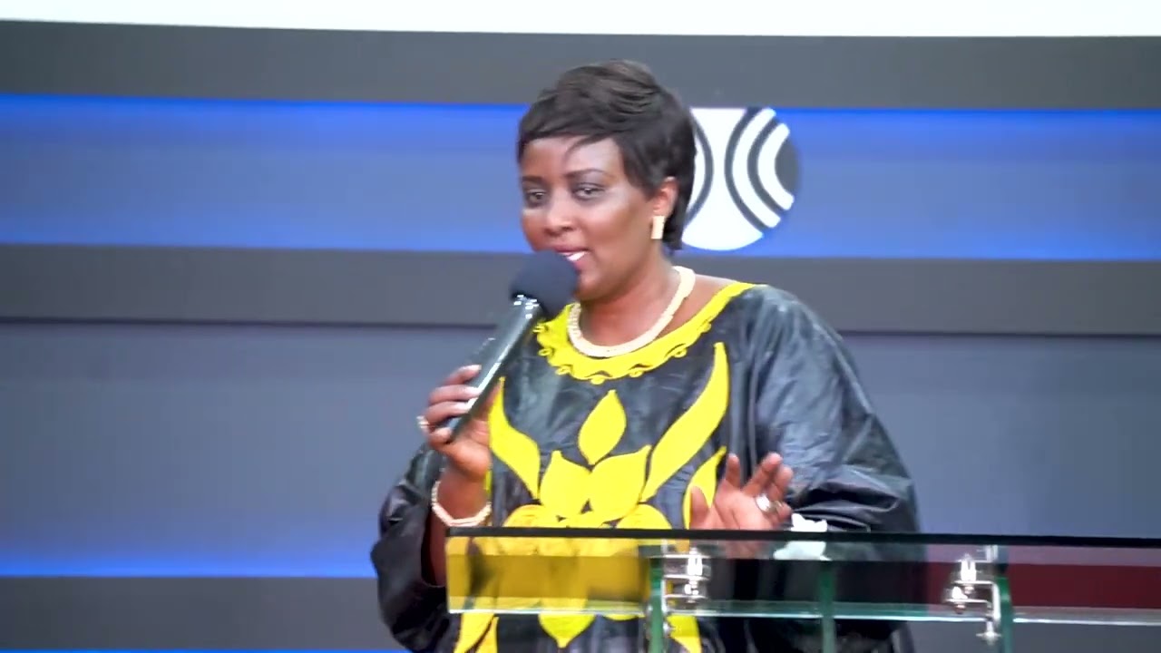 Nagendeye mubwato bw'Imizigo  (Ubuhamya bukomeye) -  Pastor Deborah