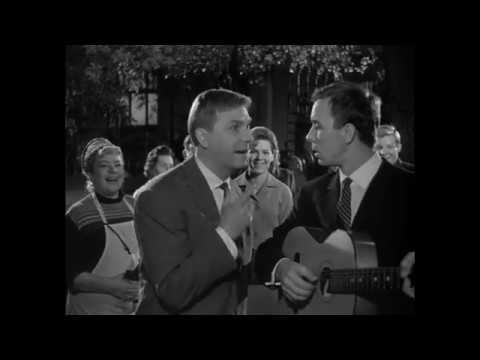 Серенада под окном из к/ф "Дайте жалобную книгу". wmv