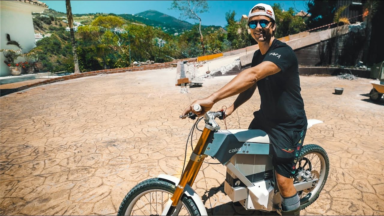 WE NEED CAKES FOR MARBELLA! | VLOG⁴ 21 (Part 1)