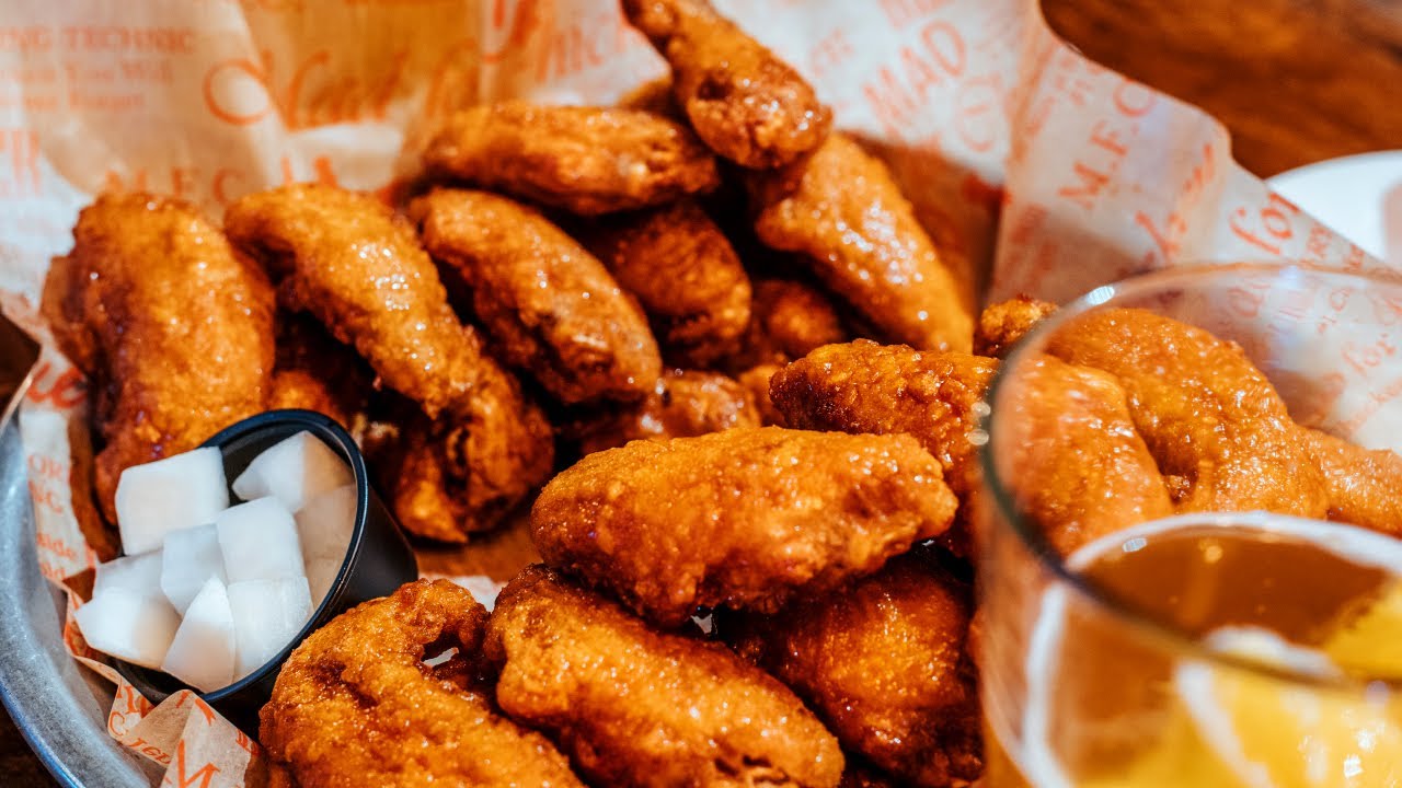 These are the BEST CHICKEN WINGS in NYC!