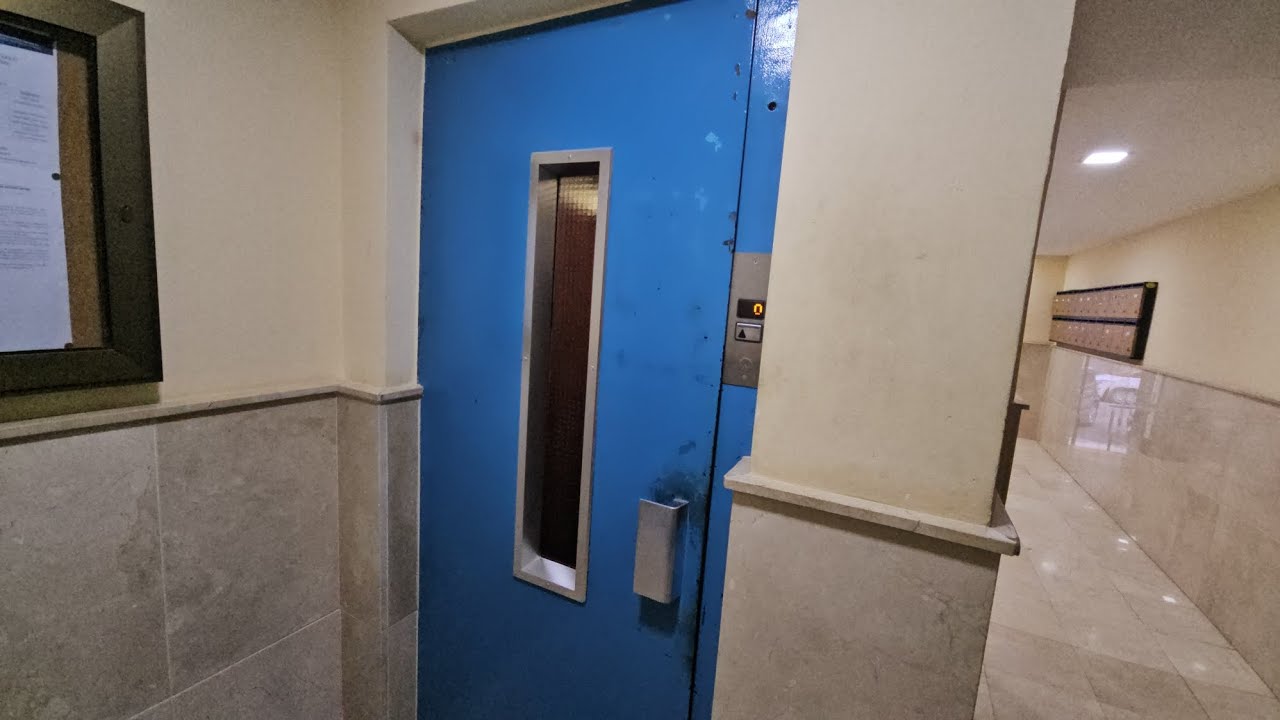 Elevator (mod. Schindler) at C. San Lazaro 3 in Malaga, Spain