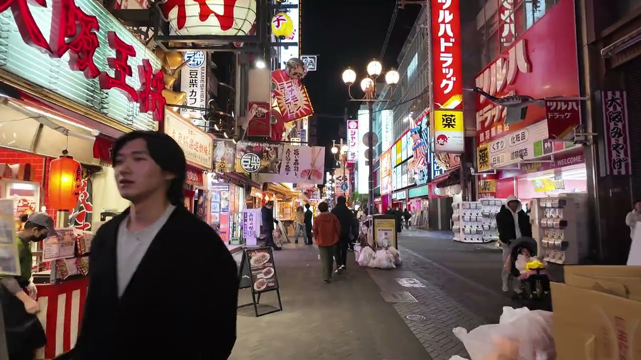 Walking tour in Osaka at night 