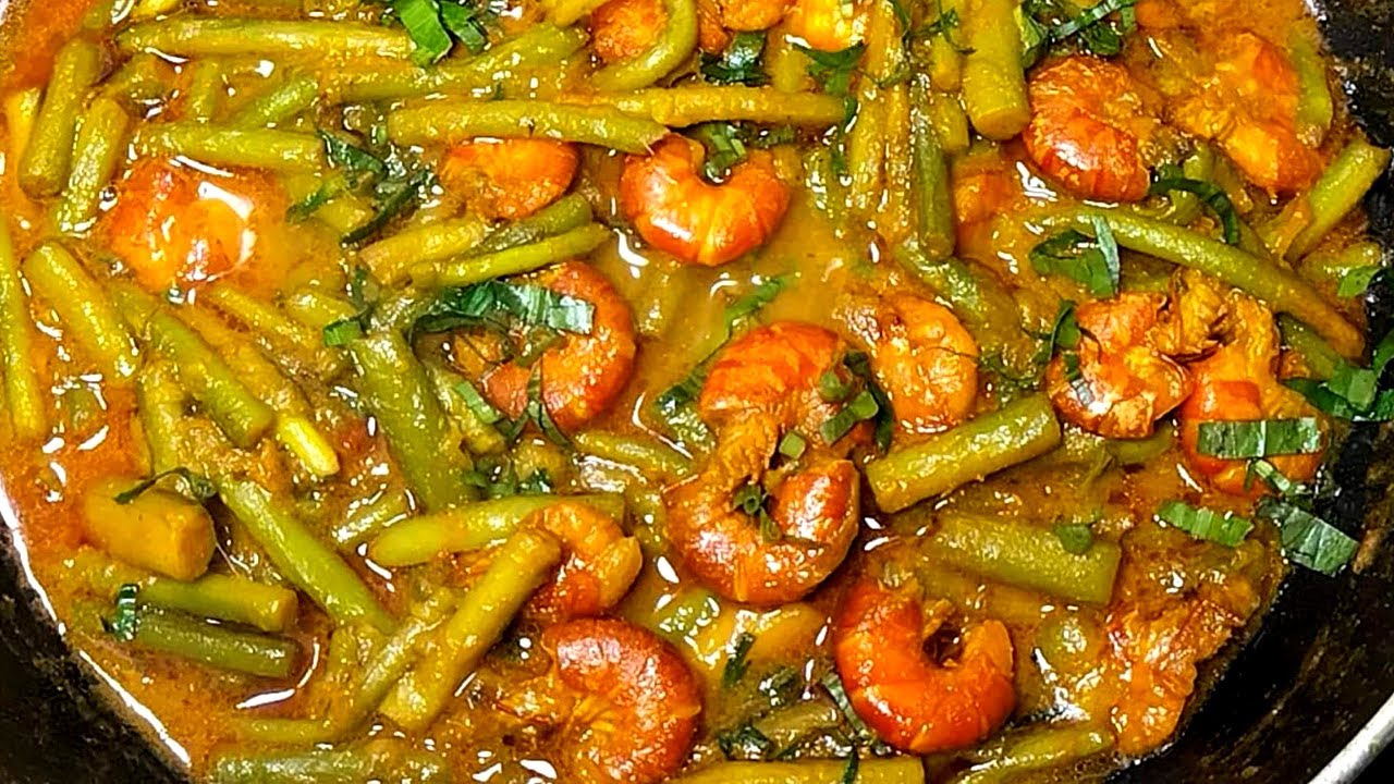 কচুর লতি দিয়ে চিংড়ি মাছ/লতি দিয়ে চিংড়ি মাছের ভুনা /loti shrimp/loti with chingri /lotichingri