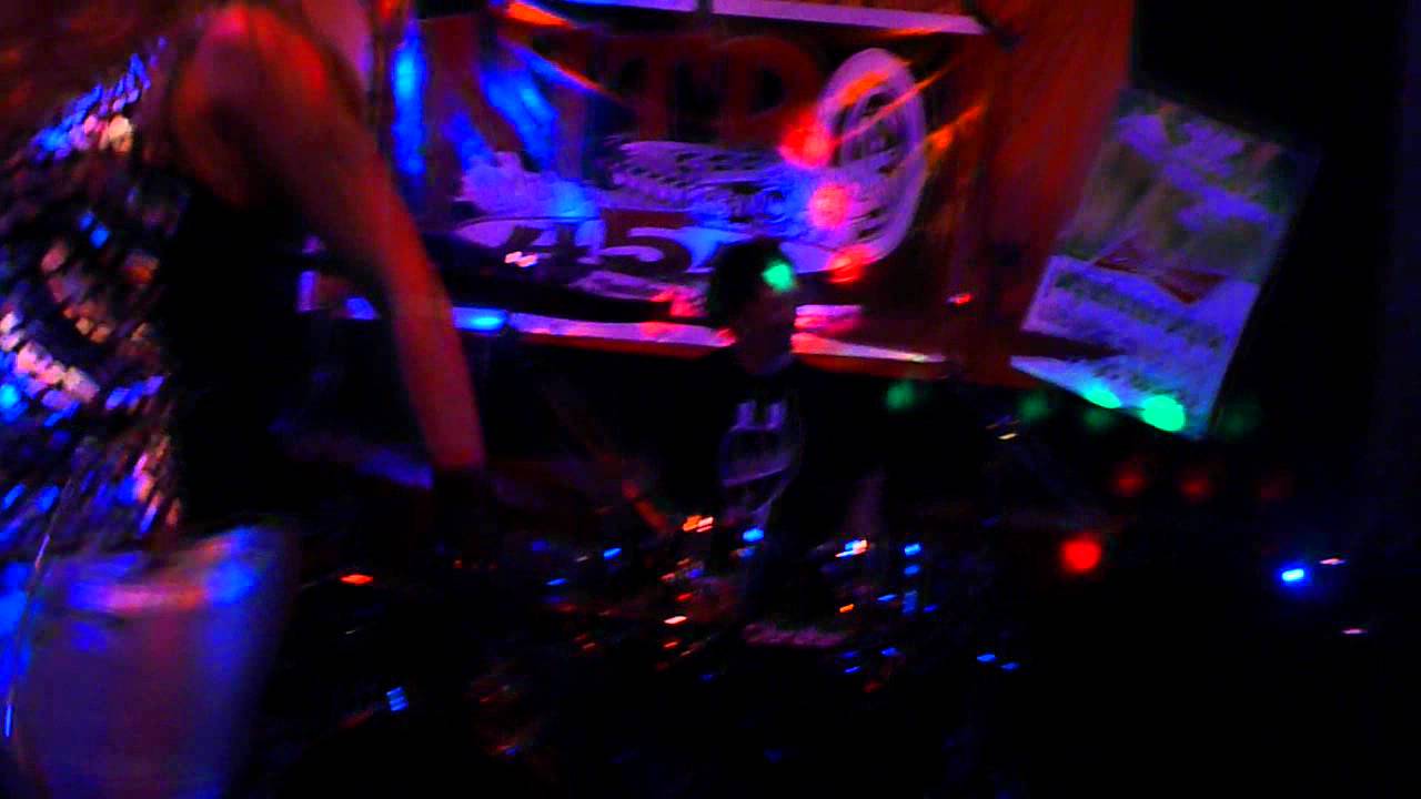 Vinyl Lux "Round and Round" (Ratt cover) in HD 3/16/12