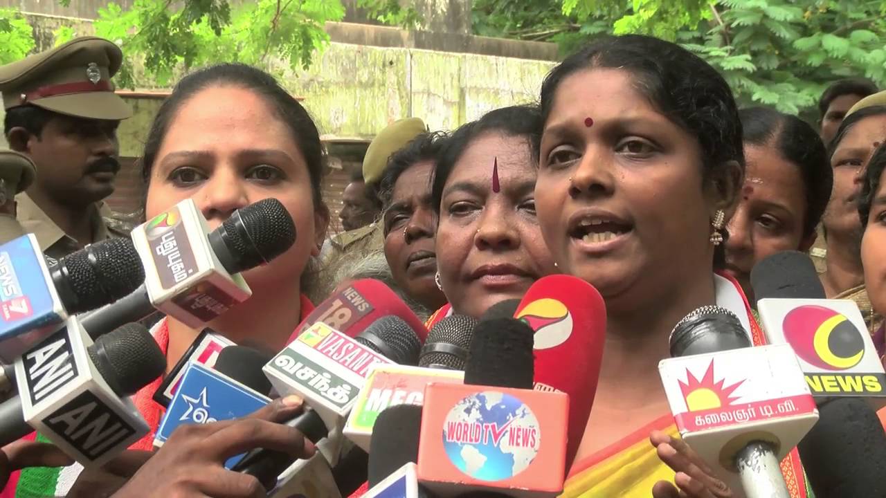 Infosys Employee Swathi Hacked To Death- Congress Women Wing Protest