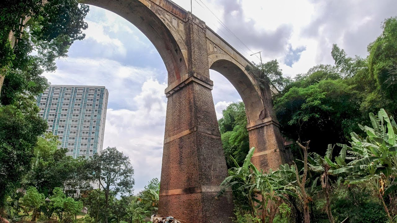 BAGIAN BAWAH JEMBATAN KERETA API CICIN CIKUDA JATINANGOR SUMEDANG