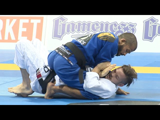 Bruno Malfacine v Brandon Mullins / World Championship 2014 - YouTube