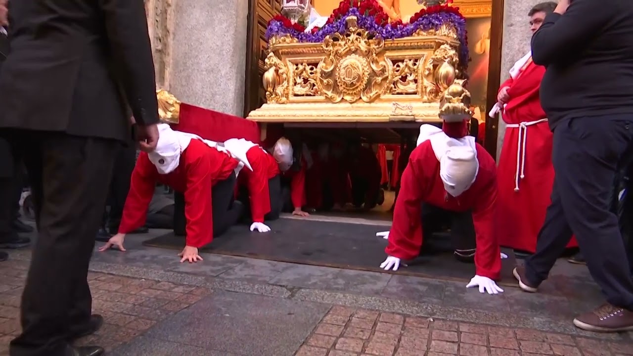 Salida del Cristo Atado a la Columna en la Semana Santa de Alcalá de Henares 2025