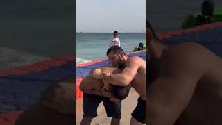 Islam Makhachev Sahilde Güreşiyor