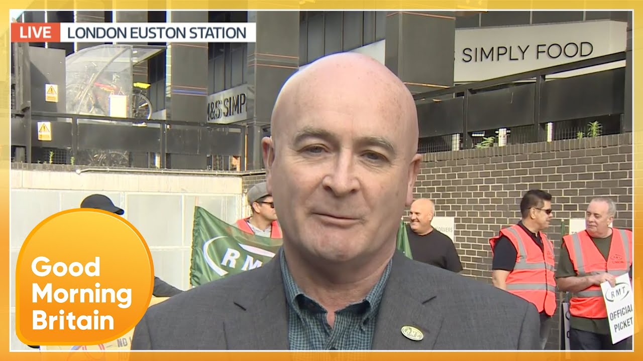 Генеральный секретарь профсоюза RMT Мик Линч ответил на вопрос, является ли он марксистом, на фон...