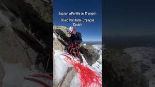 🇪🇸 Portilla del Crampon con esquís. Algo que no se ve muy a menudo en el Circo de Gredos, quizá por…