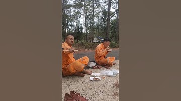 Bữa cơm vội của anh thợ điện lực vất vả vì dòng điện #shortvideo #shortsvideo