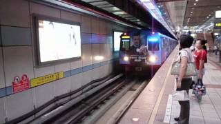 台北捷運C321型acer彩繪車進站(忠孝敦化).avi