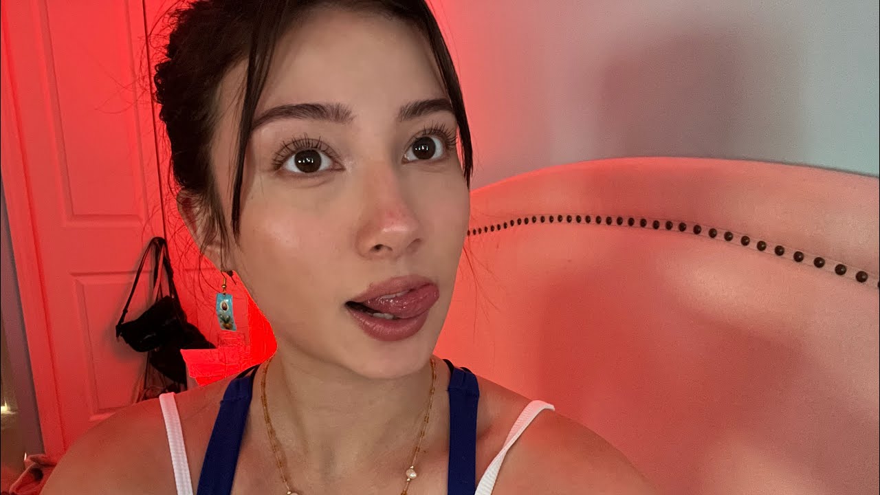 Dropping some Lore about myself ASMR - (gum chewing, rambling, accents)