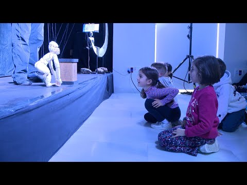 Las marionetas de Toni Zafra dan un giro a la tarde del martes en la Estación