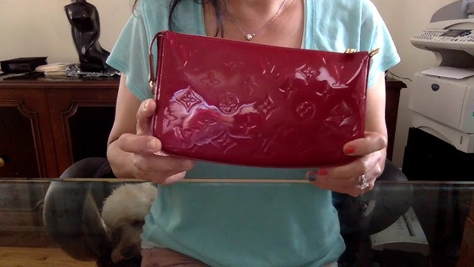 Louis Vuitton Lexington Pochette in peppermint in Vernis leather