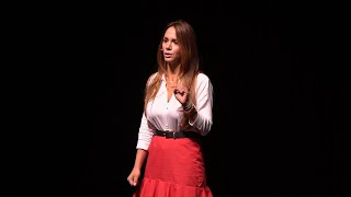 ¿Cómo usar las habilidades femeninas en los negocios? | María Carolina Rondón | TEDxAltamiraWomen