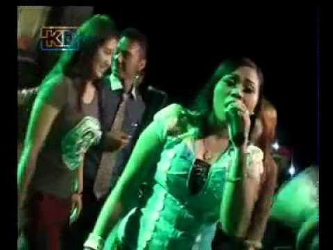 PEGEL NUNGGUNE devi @ Organ DUA DARA MUSIC Ketanggungan Brebes Clip KD Studio Larangan Brebes