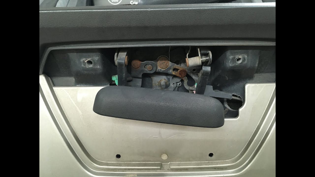 This Chic fixed a 2003 Chevy Avalanche Tailgate handle YouTube