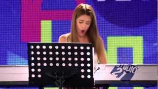 Video thumbnail of "Violetta - Momento musical : Violetta canta ¨Junto a ti""