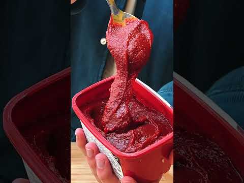 Trying Korean Tteokbokki